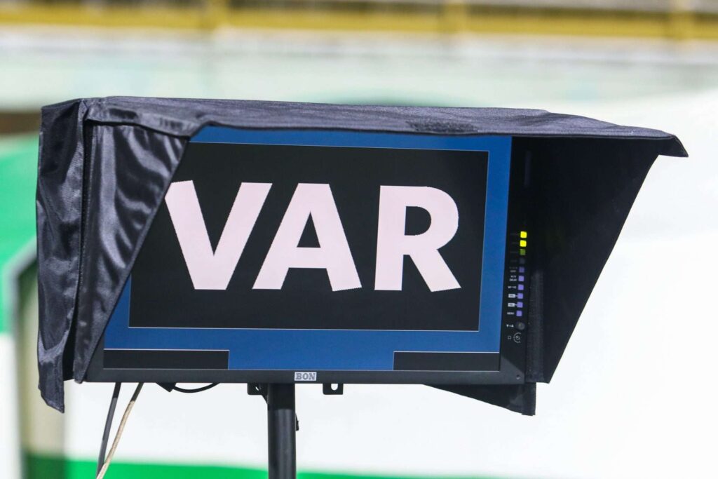 futebol-var-monitor