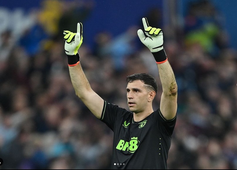 19. Emiliano Martinez