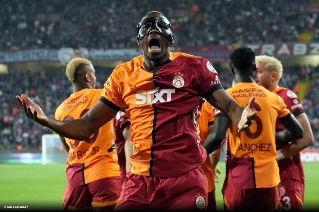 1287597 seis anos depois galatasaray volta a erguer a taca da turqui